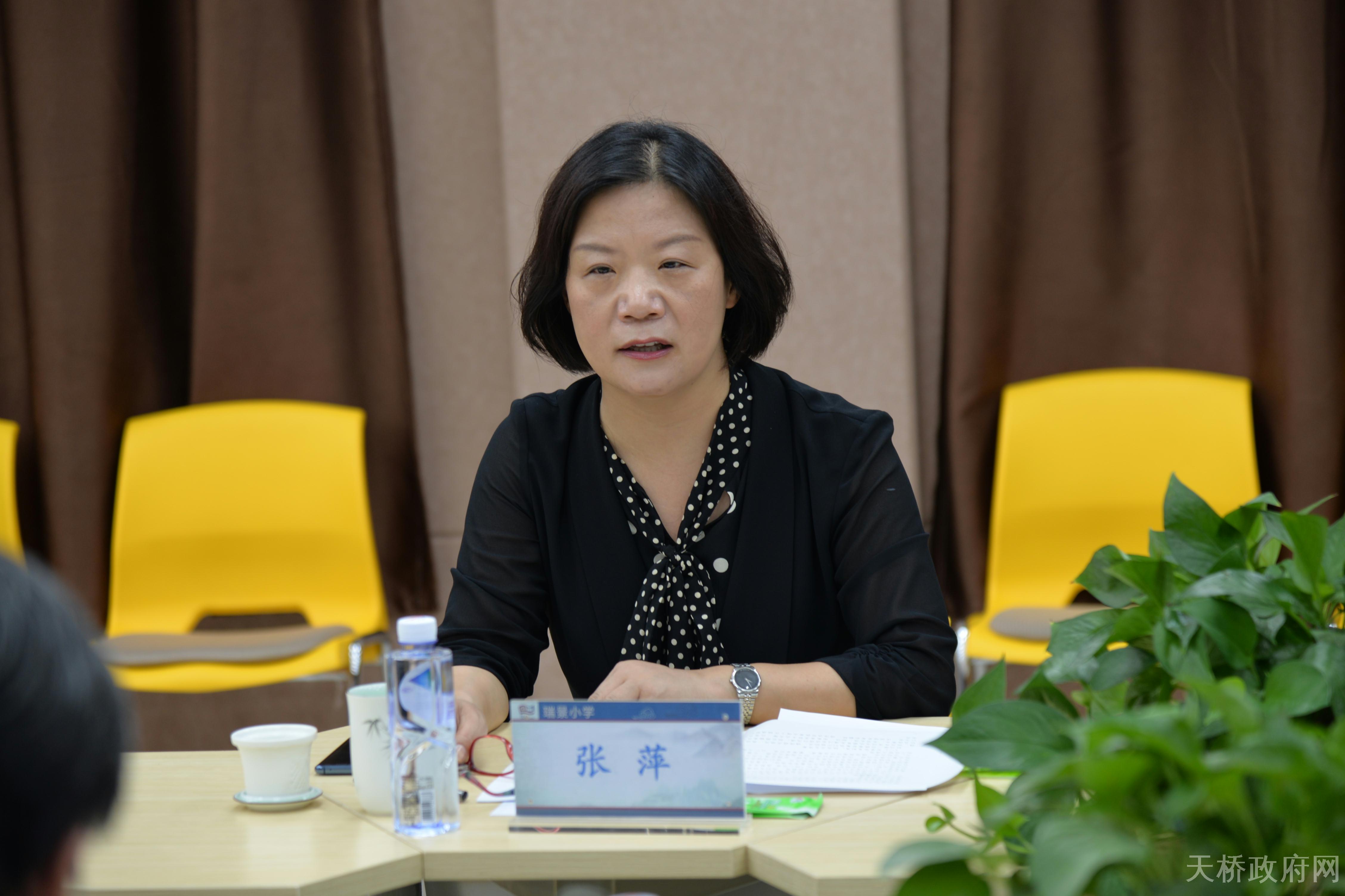 区教体局局长张萍汇报提案办理情况