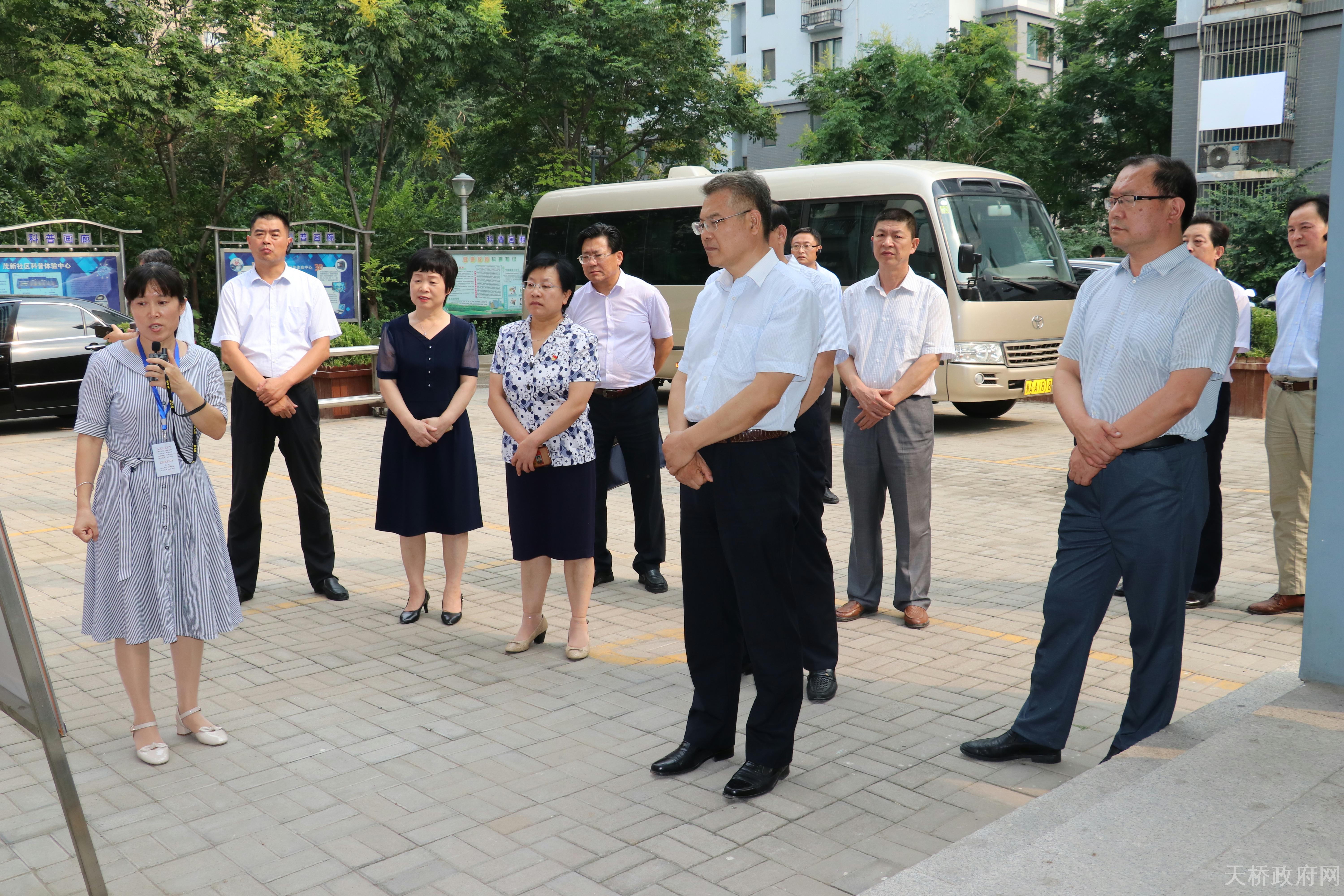 省委组织部副部长兼省委老干部局局长,山东老年大学校长杜英杰同志到