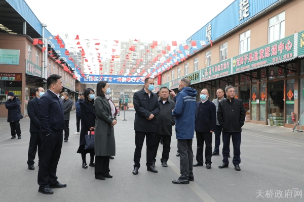 张庆国察看市场及周边环境整治工作