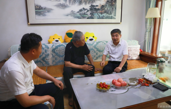 胡民安到药山街道走访慰问党员并讲授党课