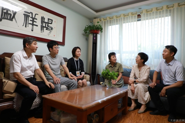济南市红十字会到天桥区开展“助青春·圆梦大学”公益助学走访活动